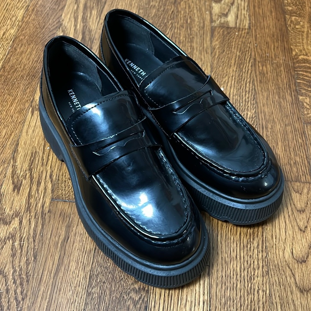 Kenneth Cole NY Women's Marge Lug Sole Loafers in Black Size 8(more like 8.5)